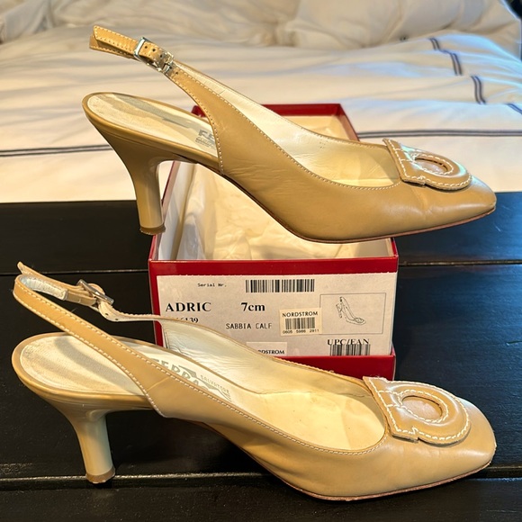 Ferragamo Sabbia Calf sz 9 Slingback - Picture 1 of 5